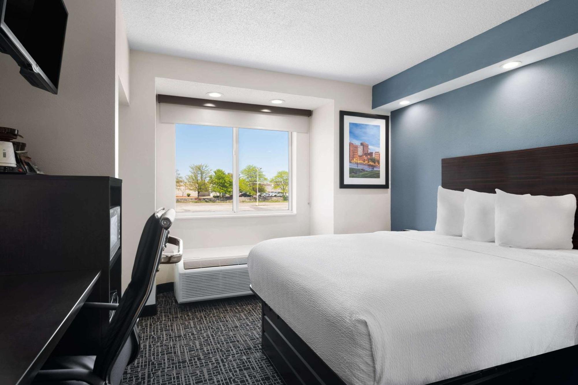 Baymont By Wyndham Boardman Hotel Buitenkant foto